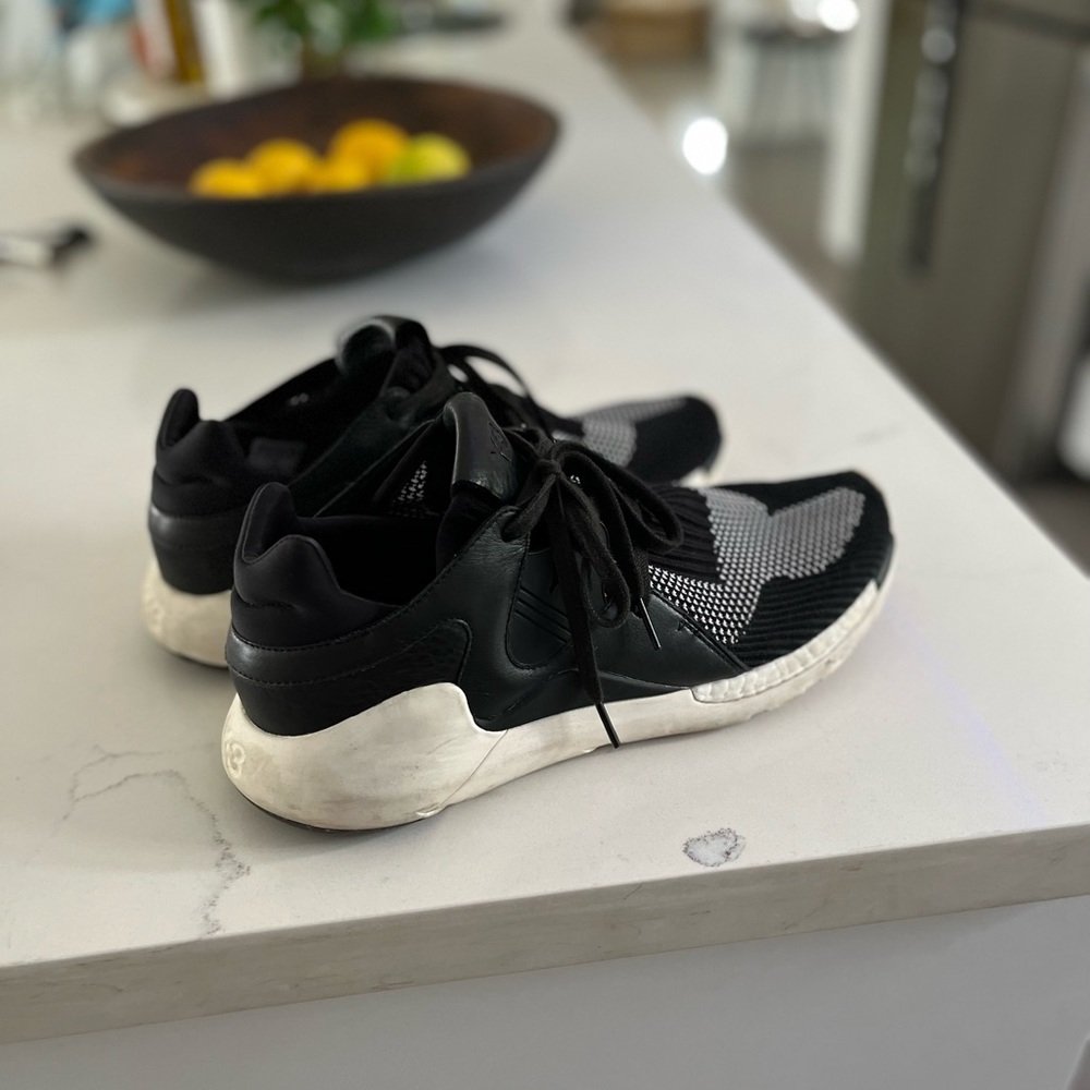 Y3 size 9 mens. Exelent condition !